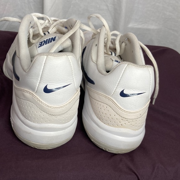 Nike Air Court Mo III shoes - Picture 4 of 8